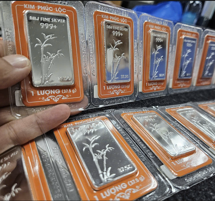 Silver price today October 27 plummeted, falling below the 1.9 million VND/tael mark - Photo 2. Giá bạc hôm nay 27 - 10 lao dốc mạnh , rớt khỏi mốc 1 , 9 triệu đồng / lượng - Ảnh 2.