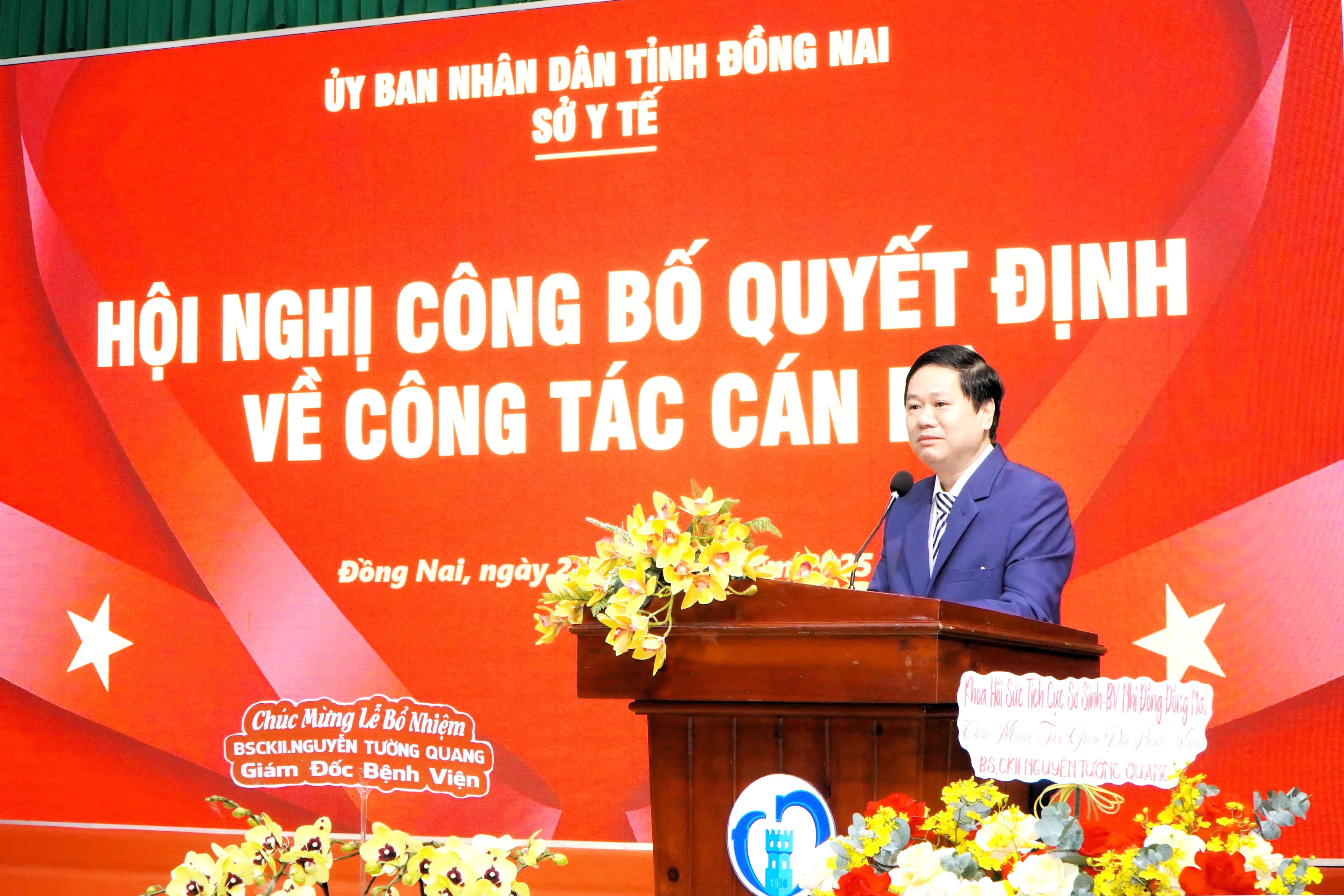 Chefen för Thong Nhat General Hospital, Nguyen Tuong Quang, talar vid sin utnämning. Foto: Q.T.