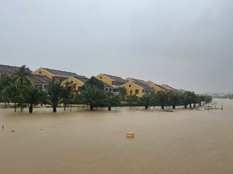 น้ำท่วมเมืองโบราณฮอยอันเพิ่มสูงข้ามคืน น้ำท่วมถนนหลายสาย -2