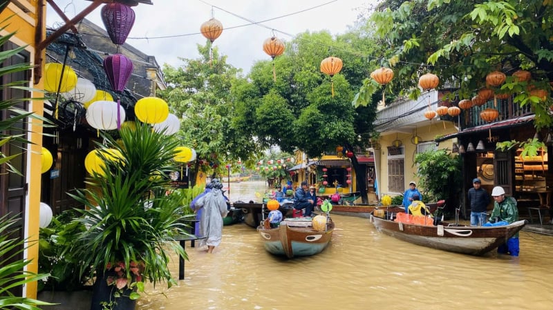 น้ำท่วมเมืองโบราณฮอยอันเพิ่มสูงข้ามคืน น้ำท่วมถนนหลายสาย -0