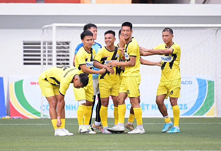 bóng đá công nhân - Ảnh 1.