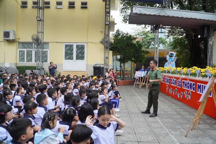 "Thấy nội dung bức ảnh không phù hợp trên mạng, em nên làm gì?" - Ảnh 2.