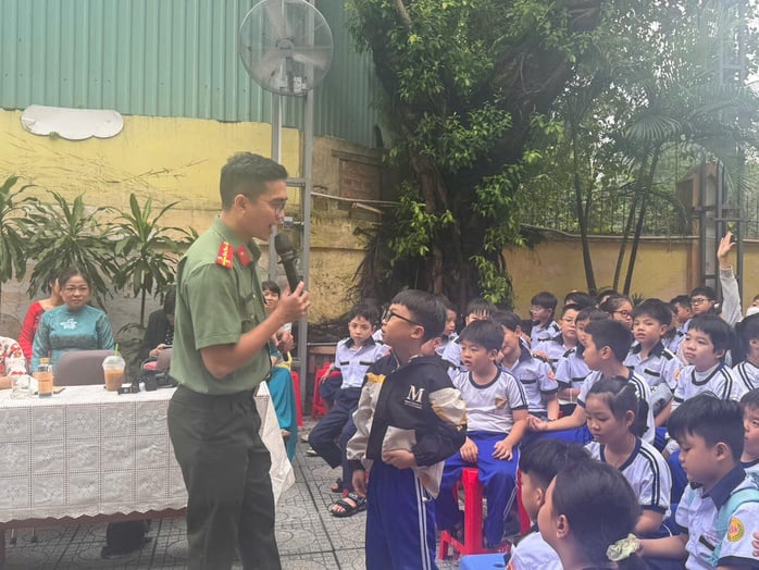 "Thấy nội dung bức ảnh không phù hợp trên mạng, em nên làm gì?" - Ảnh 3.