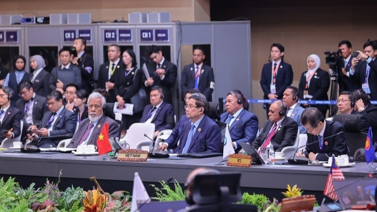 Premiärminister Pham Minh Chinh deltar i det 28:e ASEAN+3-toppmötet. (Foto: VGP/Nhat Bac)