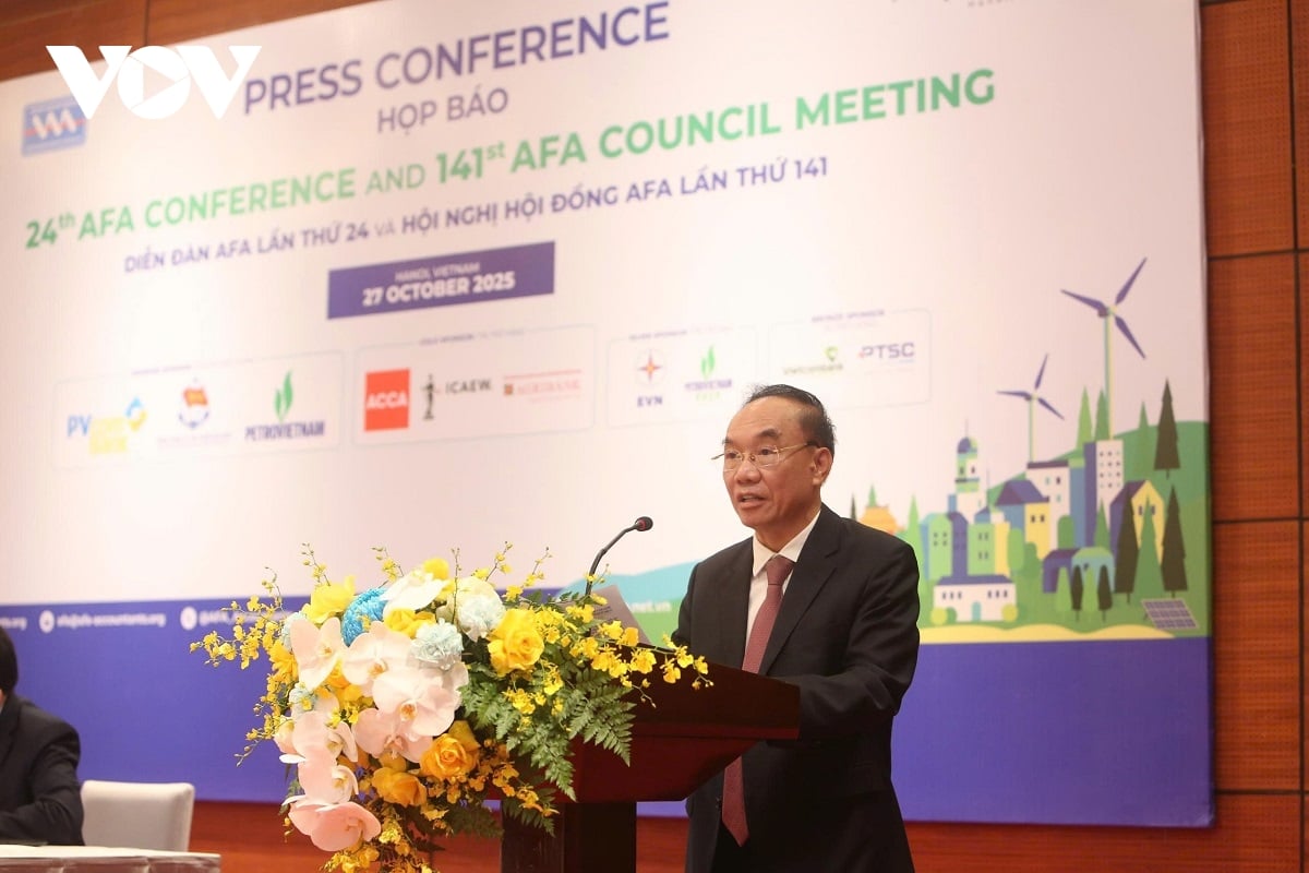 GS.TS Đoàn Xuân Tiên - Chủ tịch Liên đoàn Kế toán Đông Nam Á (AFA), Chủ tịch Hiệp hội Kế toán và Kiểm toán Việt Nam (VAA) phát biểu tại cuộc họp.