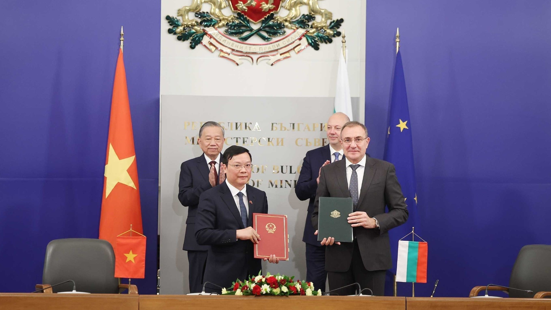 vna-potal-tong-bi-thu-to-lam-hoi-kien-thu-tuong-bulgaria-8360770-238.jpg