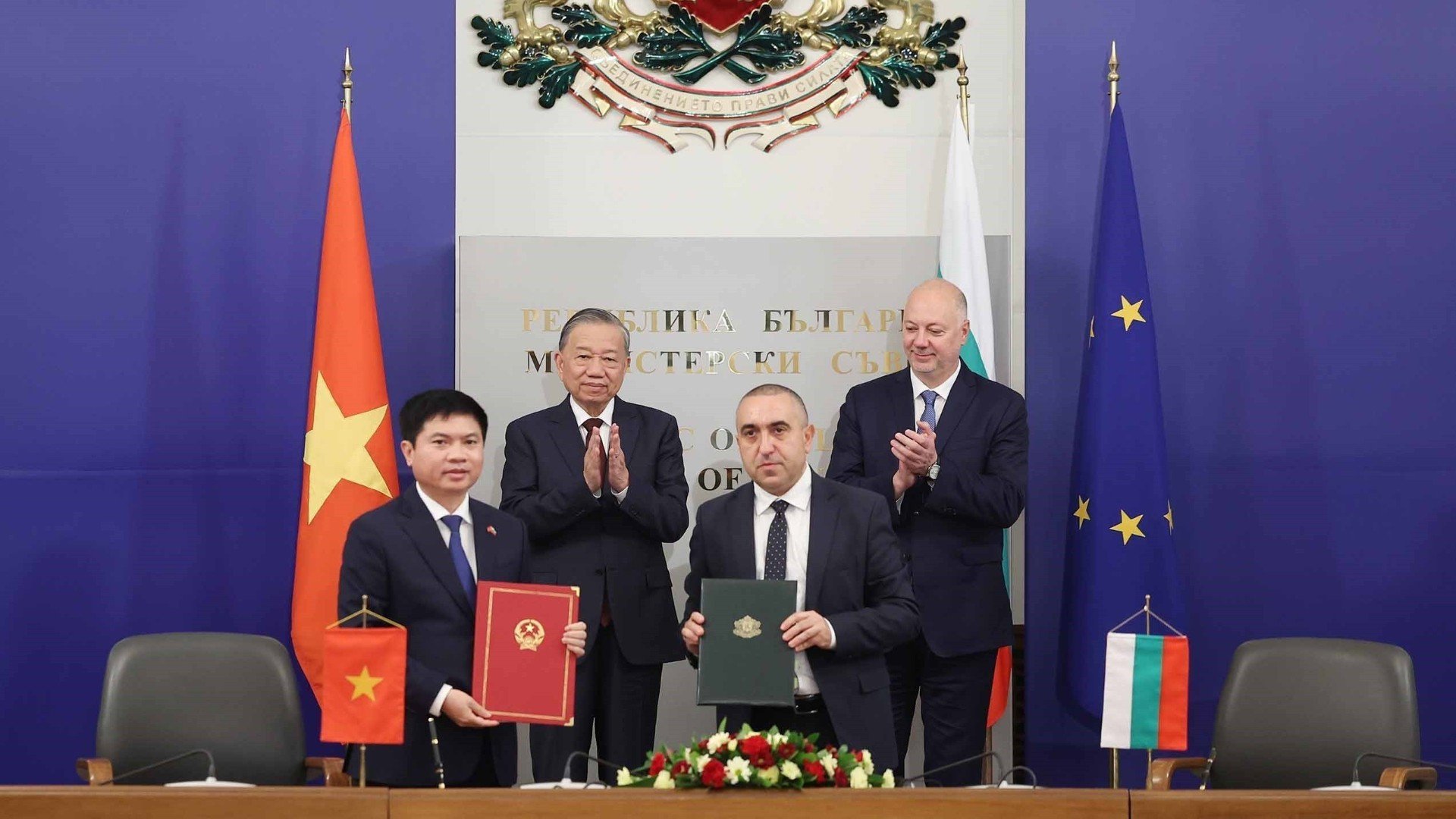 vna-potal-tong-bi-thu-to-lam-hoi-kien-thu-tuong-bulgaria-8360753-5173.jpg