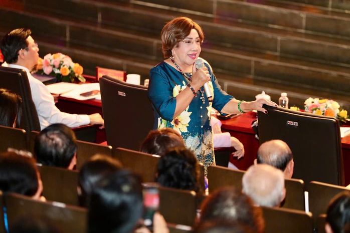 Đan Trường, Lâm Vỹ Dạ và nhiều nghệ sĩ xúc động tham dự sự kiện lớn về văn học - nghệ thuật TP HCM - Ảnh 2.