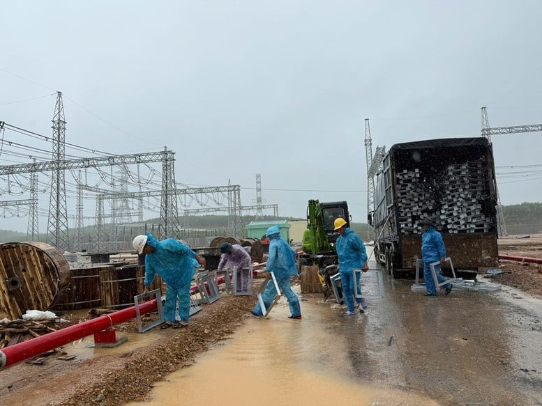 Quang Tri 500 kV trafo merkezi projesinin ve bağlantı hatlarının zamanında bitiş çizgisine ulaştırılması çalışmaları - Fotoğraf 2. Nỗ lực đưa dự án TBA 500 kV Quảng Trị và đường dây đấu nối về đích đúng hẹn- Ảnh 2.