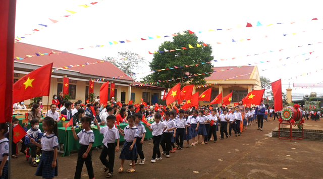 ລຳດົງລົງທຶນສ້າງໂຮງຮຽນຢູ່ເຂດຊາຍແດນເພື່ອສິດສອນ, ປົກປັກຮັກສາທີ່ດິນ, ສ້າງອານາຄົດ - ຮູບ 3.