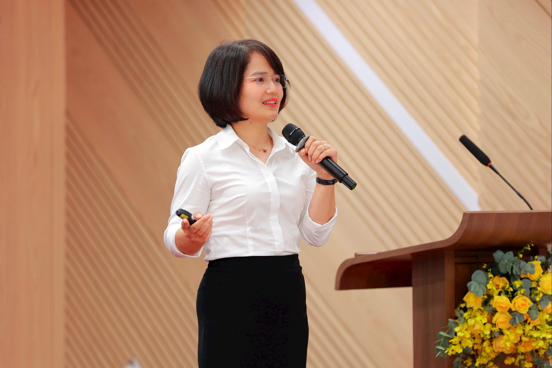 La directora general adjunta Nguyen Thi Quynh Giao habla en la ciudad de Ho Chi Minh