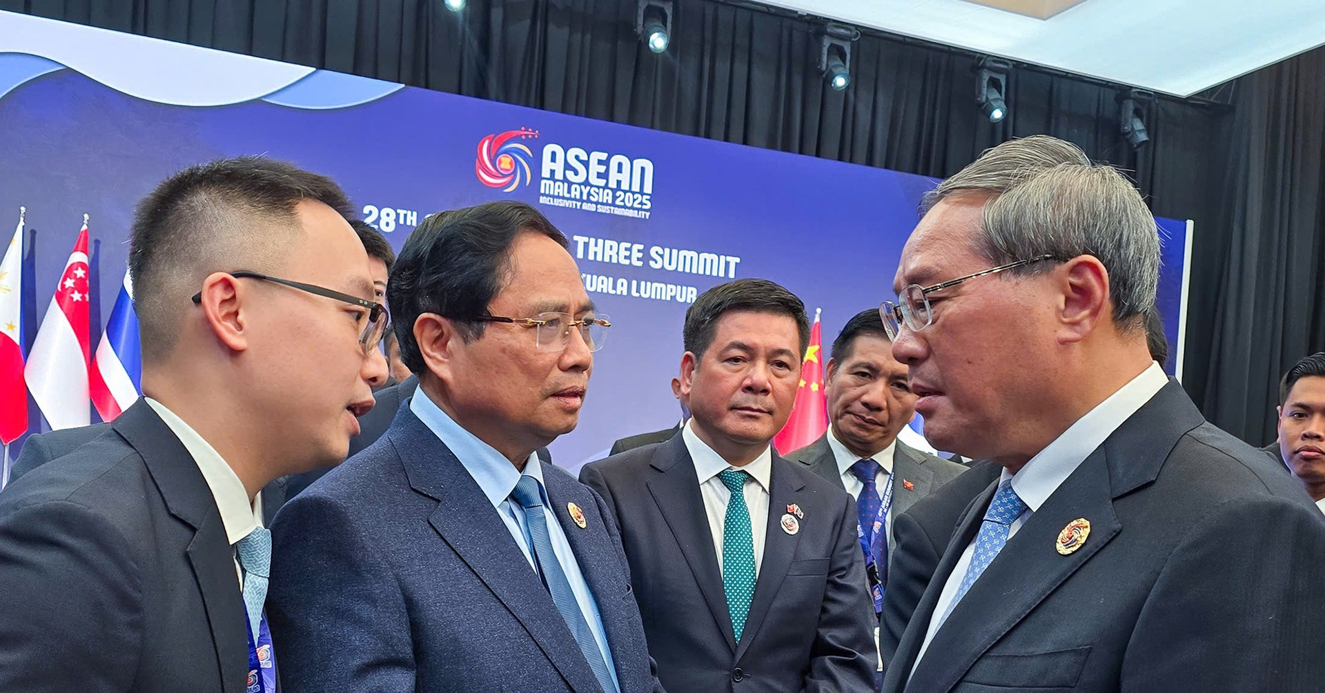 Thủ tướng Phạm Minh Chính gặp Thủ tướng Trung Quốc, Tổng thống Hàn Quốc