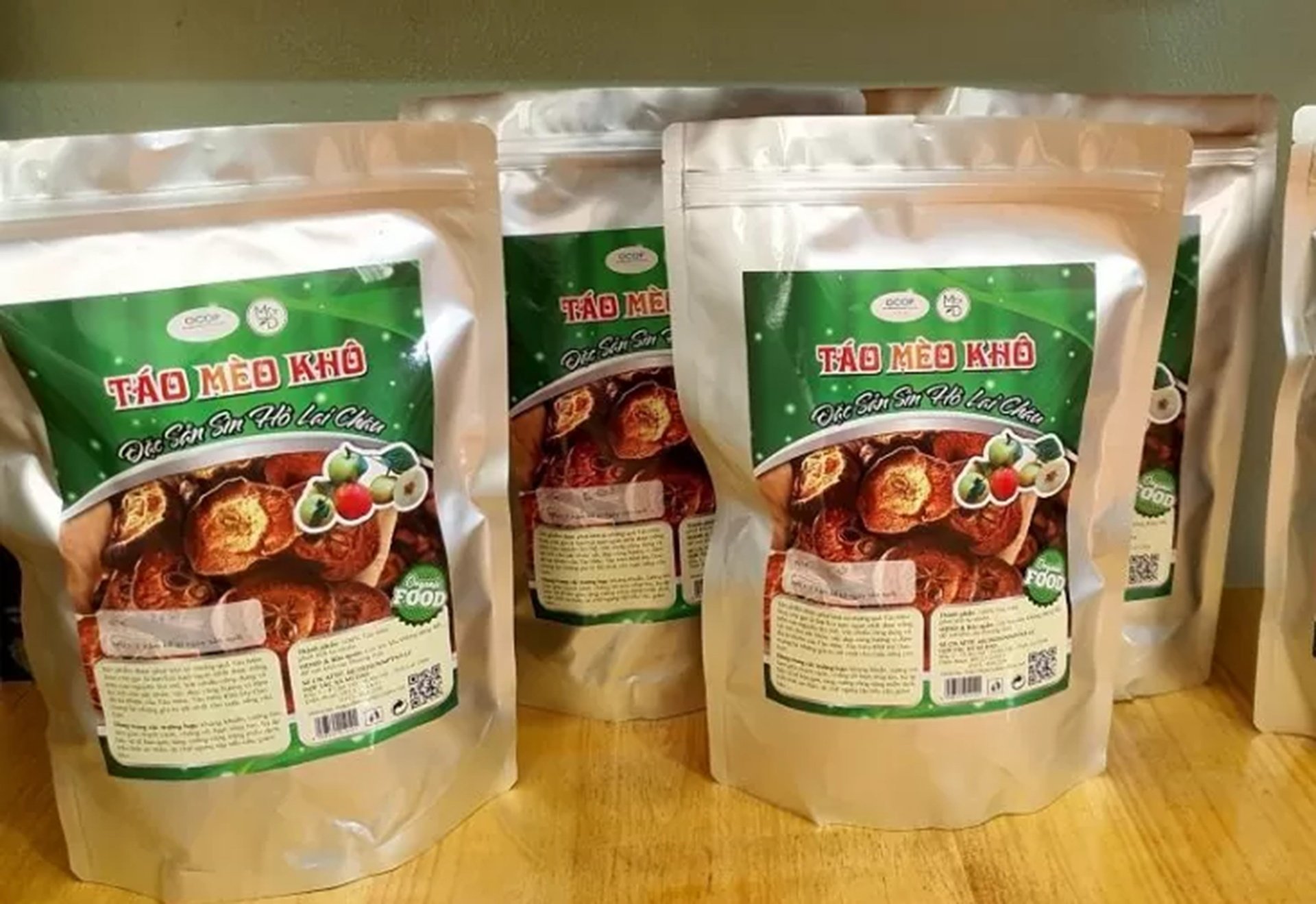 Dù trên địa bàn tỉnh đã có hợp tác xã chế biến sơn tra thành sản phẩm khô, nhưng quy mô nhỏ, chưa thể tiêu thụ hết lượng quả của bà con.