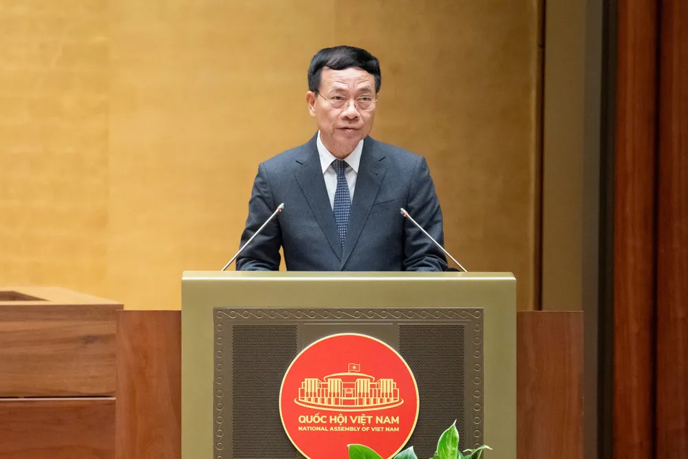 O Ministro da Ciência e Tecnologia, Nguyen Manh Hung, apresenta o relatório. Foto: VIET CHUNG