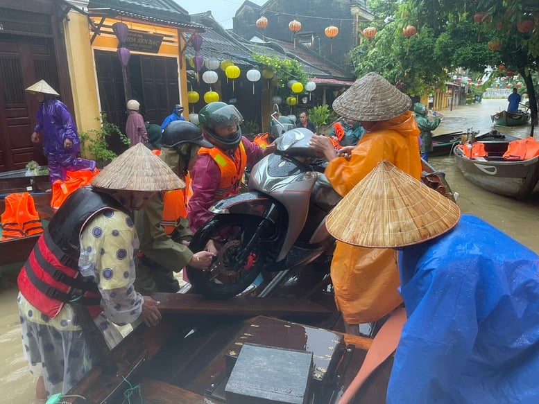 Lũ đặc biệt lớn trên sông Vu Gia - Thu Bồn, có thể vượt đỉnh lũ năm 2007- Ảnh 1. Lũ đặc biệt lớn trên sông Vu Gia - Thu Bồn, có thể vượt đỉnh lũ năm 2007- Ảnh 1.