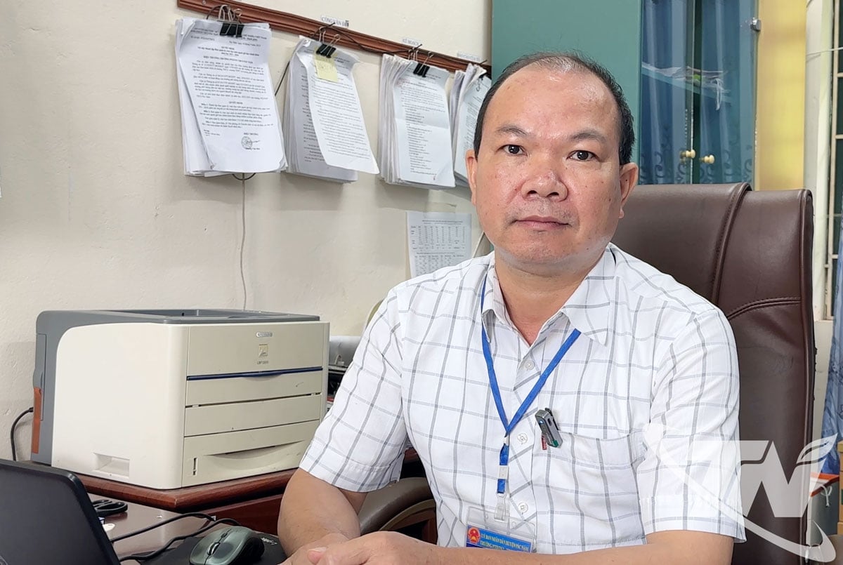 Lærer Duong Van Hai, lærer ved Pac Nam videregående internatskole for etniske minoriteter, Bang Thanh kommune