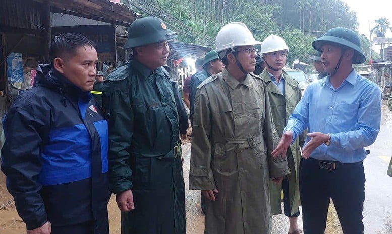 Quân khu 5: Lập Ban chỉ huy tiền phương ứng phó mưa lũ, sạt lở khu vực miền núi- Ảnh 1.