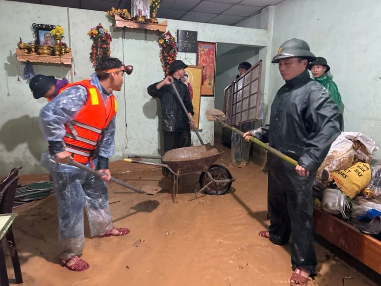 Quân khu 5: Lập Ban chỉ huy tiền phương ứng phó mưa lũ, sạt lở khu vực miền núi- Ảnh 3.