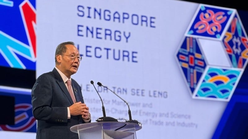 Mr. Tan See Leng, Minister for Manpower, Minister in charge of Energy, Science and Technology, and Minister for Trade and Industry of Singapore, delivered a speech at the opening ceremony.