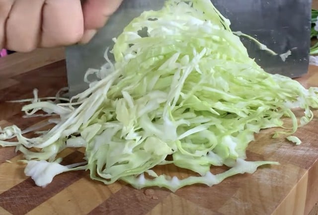 Thứ rau mùa đông giúp xương khớp khỏe mạnh, nấu vài phút là có món ngon ấm bụng, bổ dưỡng trời lạnh - Ảnh 3.