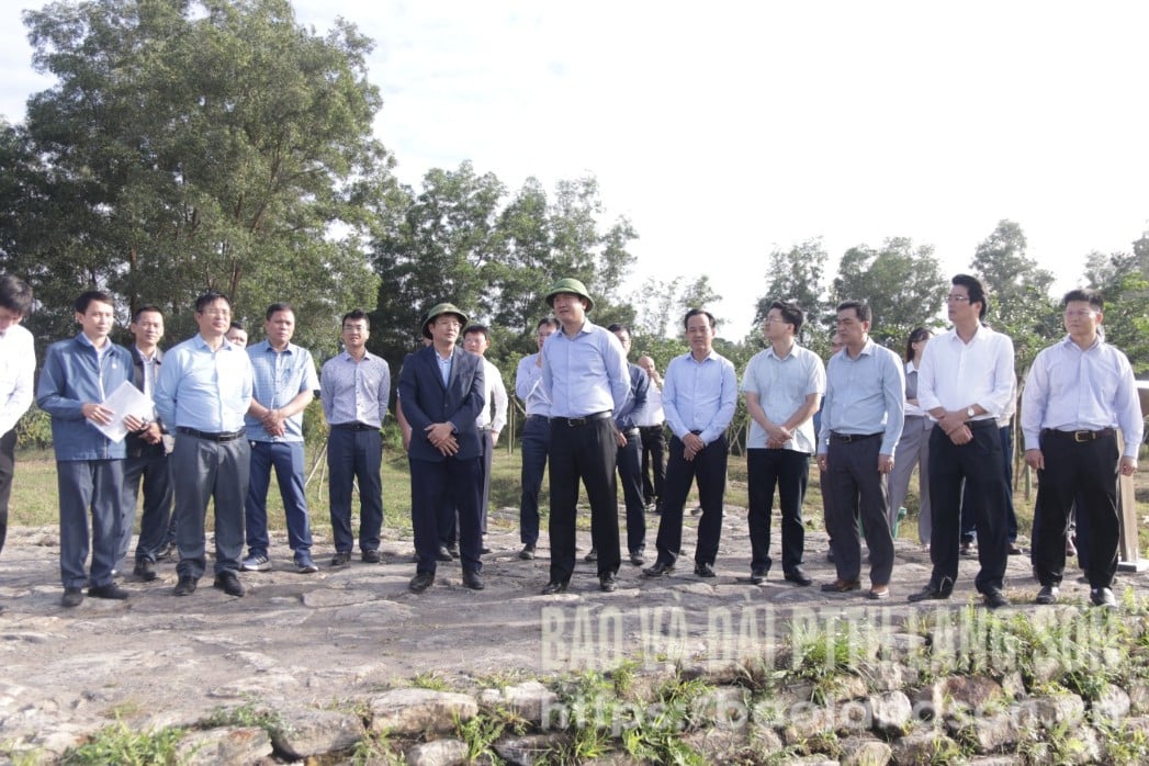 Đoàn công tác kiểm tra thực tế khu vực khai trường mỏ than Na Dương, xã Na Dương