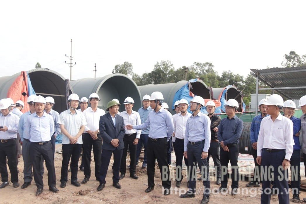 Đoàn công tác kiểm tra thực tế tại công trình Nhà máy Nhiệt điện Na Dương II, xã Na Dương
