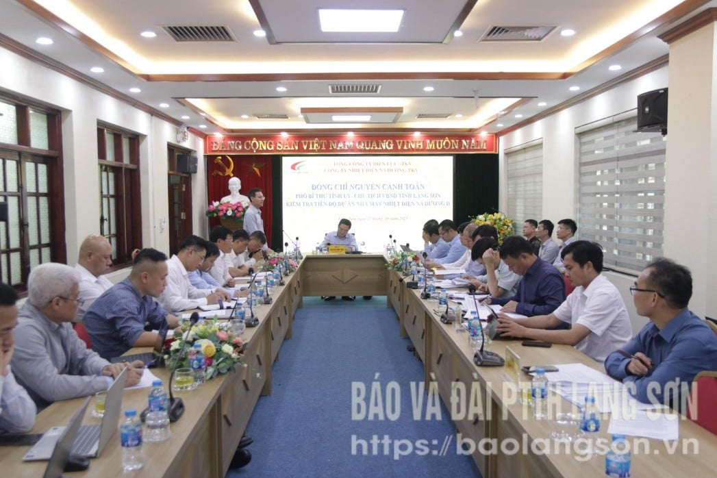 Đại diện các đơn vị báo cáo tại buổi kiểm tra