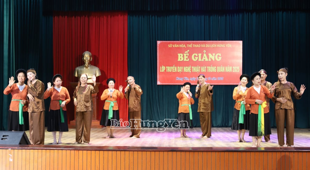 បទ​ស្គរ​ត្រូវ​បាន​សម្តែង​ក្នុង​ពិធី​បិទ។