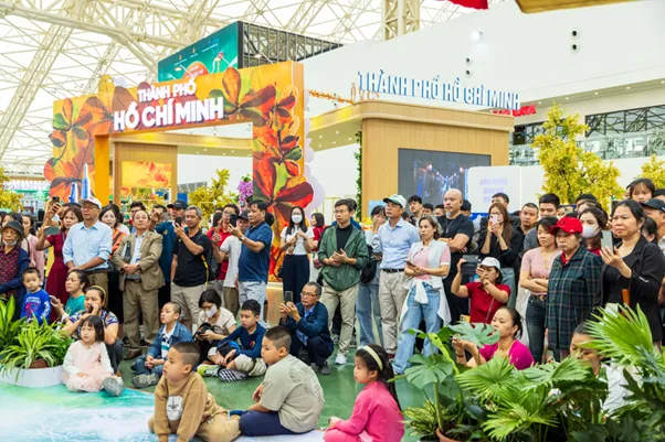 Hội chợ Mùa Thu 2025: Cánh cửa mở ra kỷ nguyên hợp tác và tinh thần hội nhập - Ảnh 3.