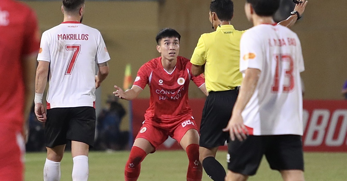 Công An Hà Nội - Công An TP.HCM (hiệp 1) 1-0: Alan mở tỉ số