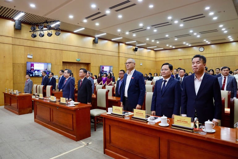 cac-dai-bieu-du-hoi-nghi.jpg