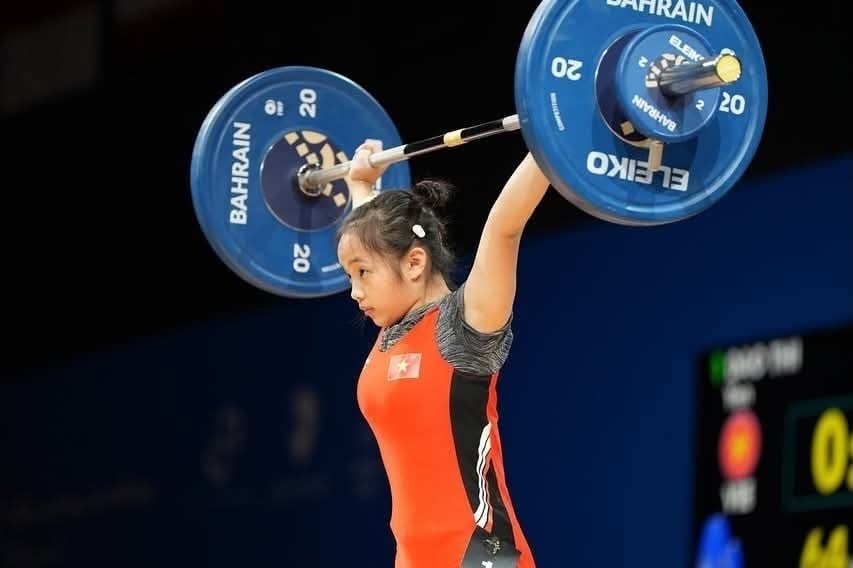 Vietnamesiska tyngdlyftare vinner två bronsmedaljer vid Asiatiska ungdomsspelen 2025 - foto 1