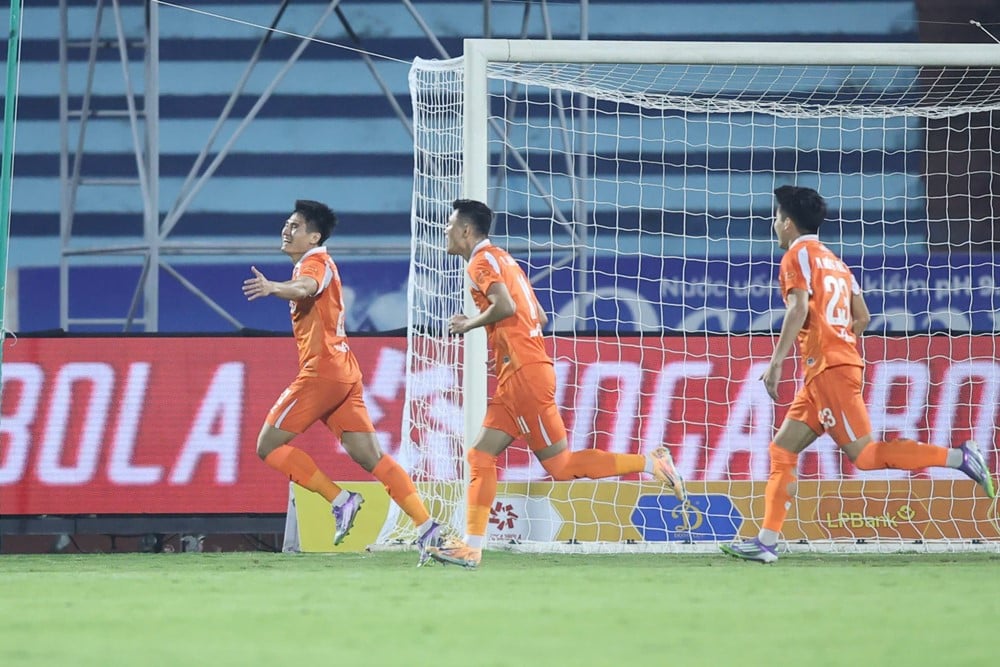 Nam Dinh vs Da Nang 1.jpg