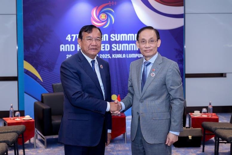 Bộ trưởng Ngoại giao Lê Hoài Trung tiếp xúc song phương nhân dịp tham dự Hội nghị cấp cao ASEAN lần thứ 47 và các hội nghị cấp cao liên quan- Ảnh 1.