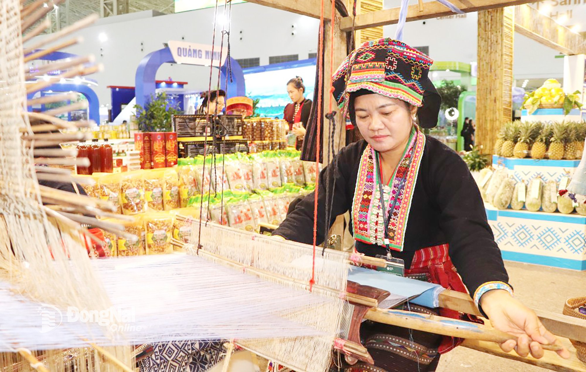 Brokadvävning av Laos etnisk grupp, Dien Bien-provinsen. Foto: Ngoc Lien 