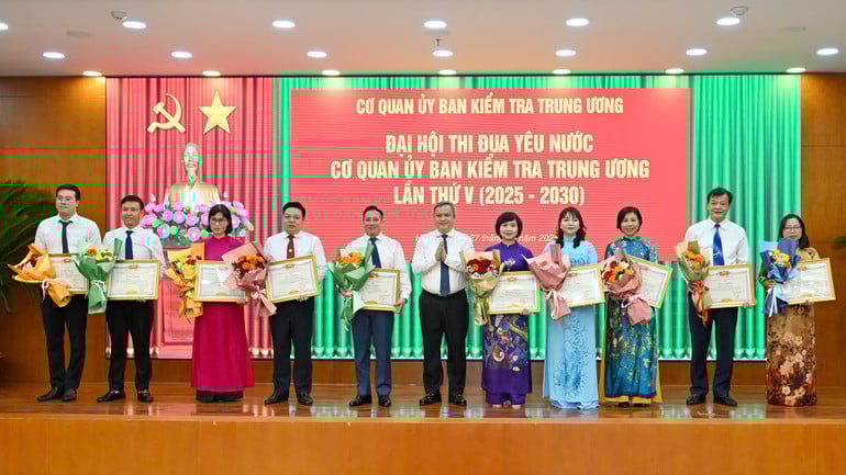 gen-h-bang-khen.jpg