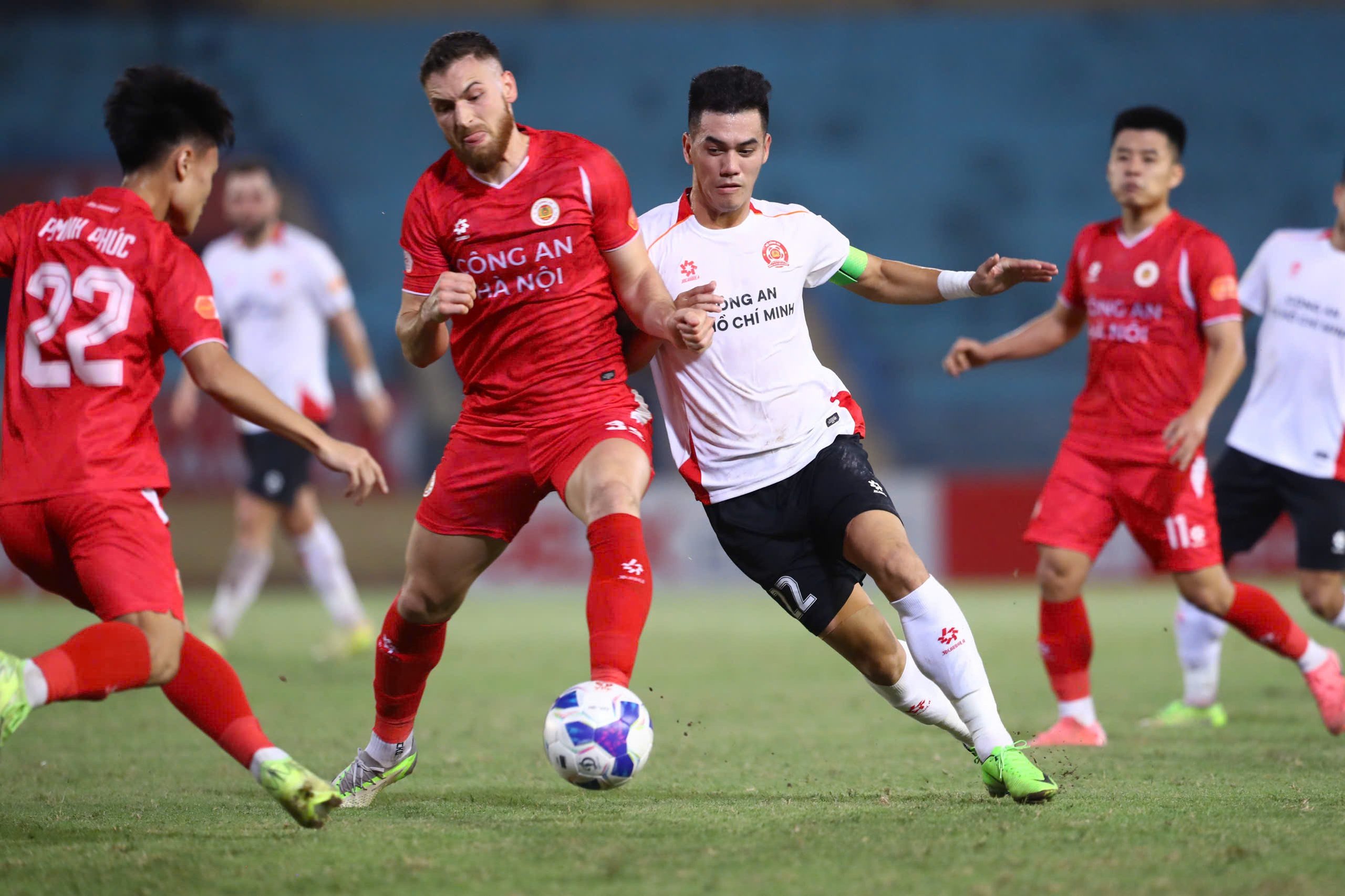 Bảng xếp hạng V-League mới nhất: CLB CAHN lên nhì bảng, CLB Nam Định vẫn 'ngủ mê'- Ảnh 1.