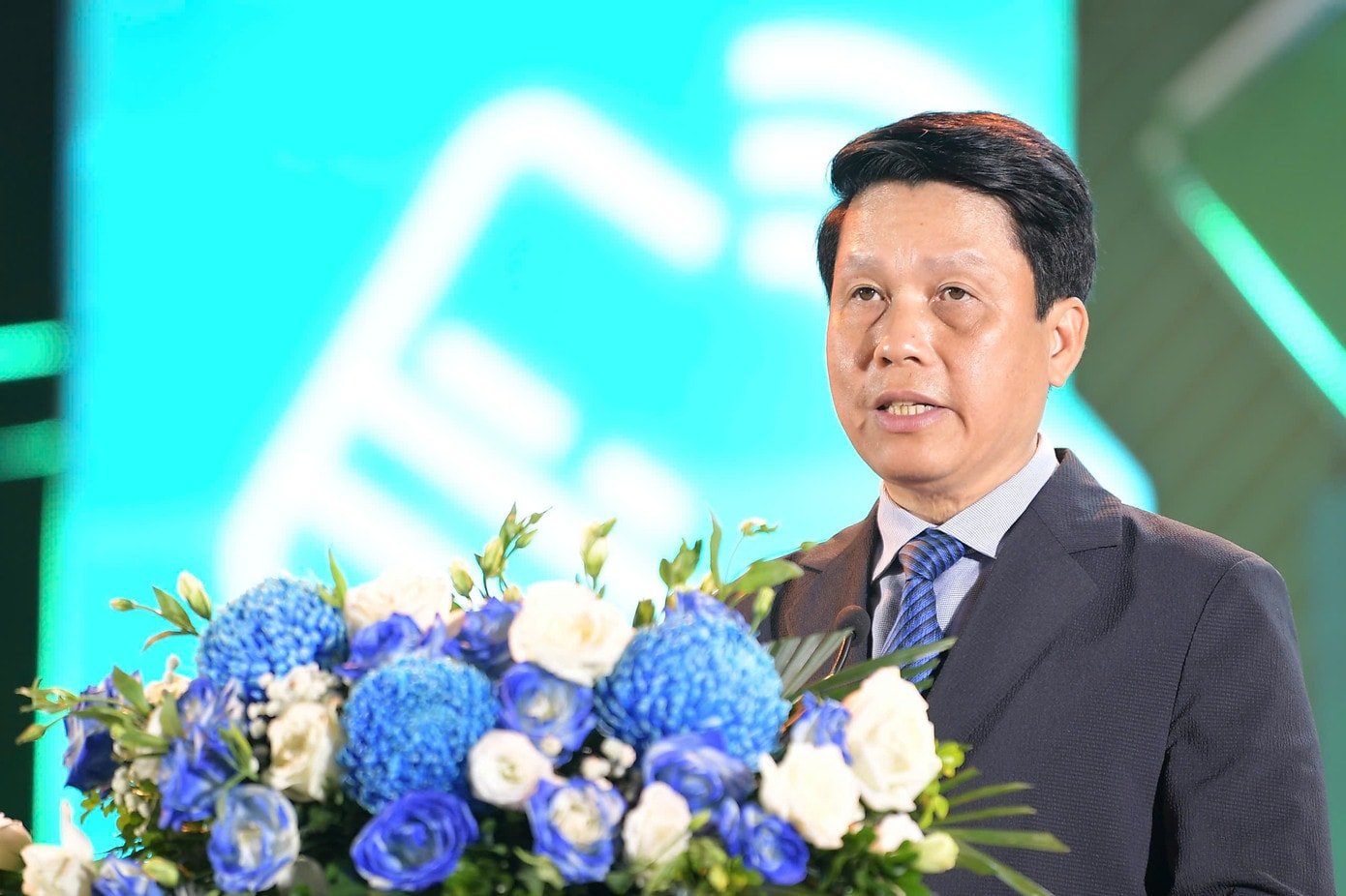 Vice-governador do Banco Estatal Pham Tien Dung. z7130536282818-ba7a43cfc04d60a7391d702683a43d9f.jpg