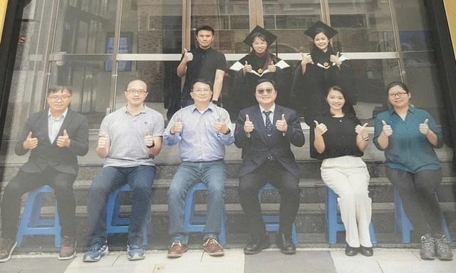 Dari kandang lembu, ladang tebu, membesarkan anak jadi PhD - Foto 2.