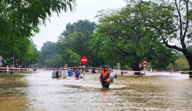 ภาคกลางยังมีฝนตกหนัก ฮานอยแดดสวย -0
