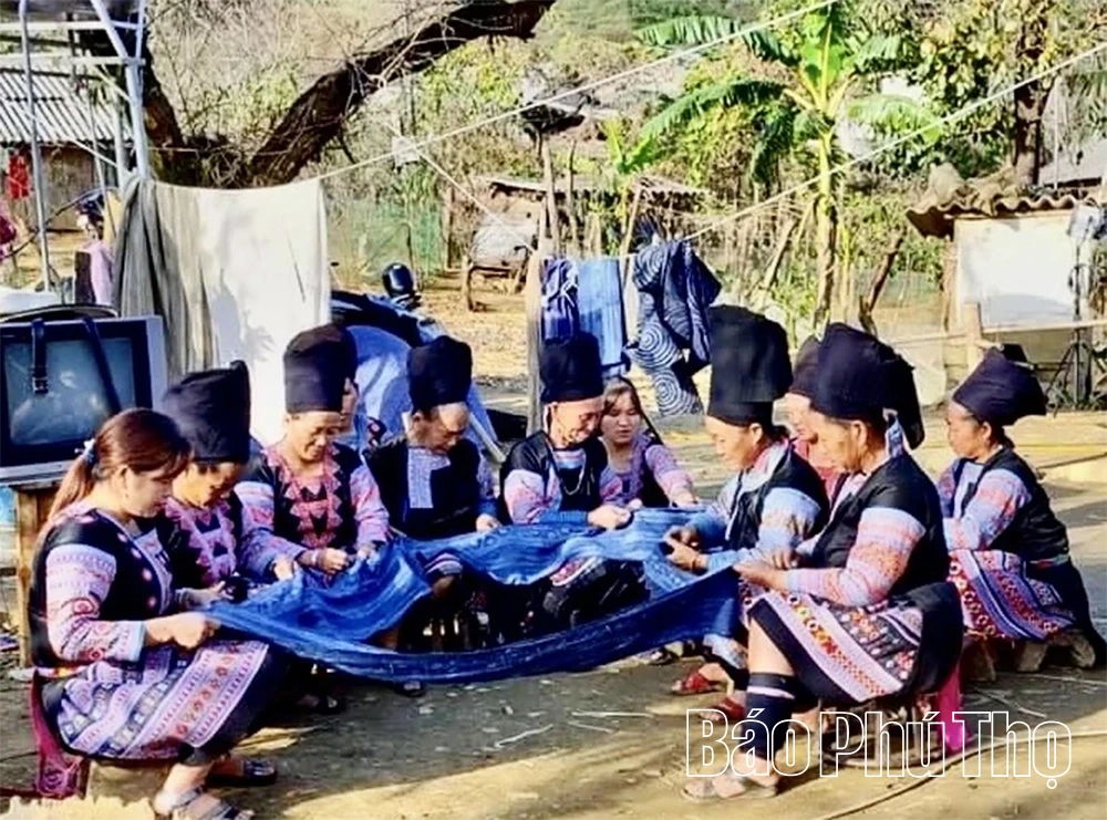 ຮັກສາ​ອາຊີບ​ຕຳ່ຫູກ​ພື້ນ​ເມືອງ​ຂອງ​ຊາວ​ເຜົ່າ​ມົ້ງ