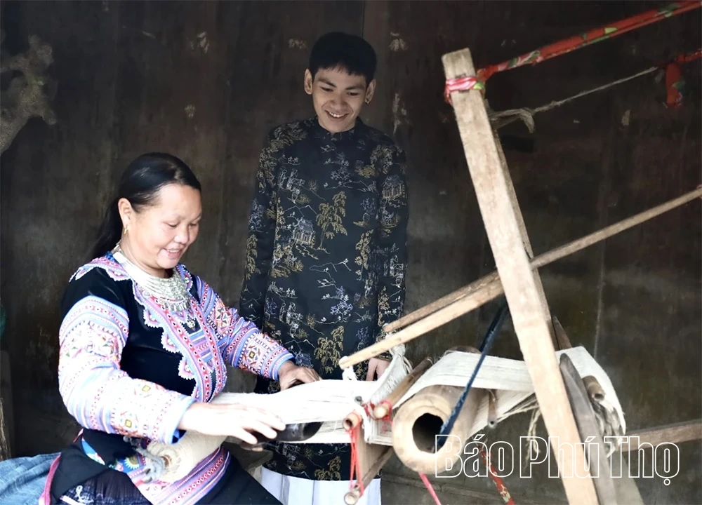 ຮັກສາ​ອາຊີບ​ຕຳ່ຫູກ​ພື້ນ​ເມືອງ​ຂອງ​ຊາວ​ເຜົ່າ​ມົ້ງ