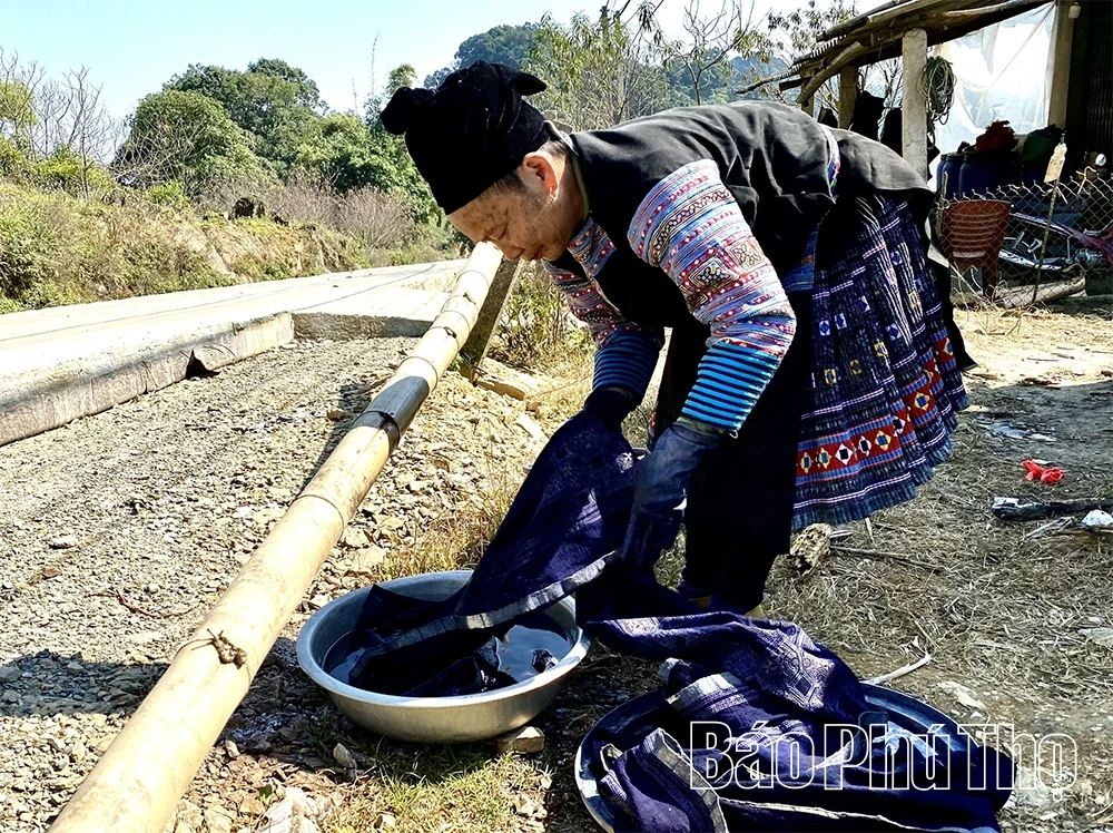 ຮັກສາ​ອາຊີບ​ຕຳ່ຫູກ​ພື້ນ​ເມືອງ​ຂອງ​ຊາວ​ເຜົ່າ​ມົ້ງ