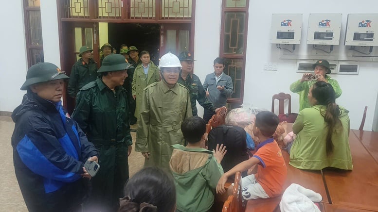 Da Nang evakuoval z nebezpečné zóny 1101 domácností s 3572 lidmi - Foto 1. Đà Nẵng đã sơ tán 1.101 hộ với 3.572 người ra khỏi khu vực nguy hiểm- Ảnh 1.