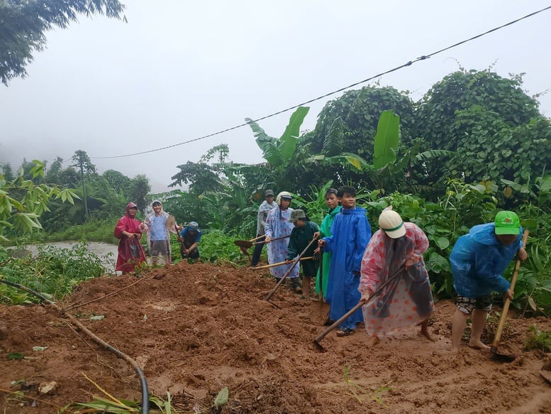 Da Nang evakuoval z nebezpečné zóny 1101 domácností s 3572 lidmi - Foto 3. Đà Nẵng đã sơ tán 1.101 hộ với 3.572 người ra khỏi khu vực nguy hiểm- Ảnh 3.