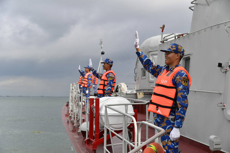 hinh-4-chao-chia-tay-tau-hmnzs-aotearoa-ket-thuc-luyen-tap-chung.jpg