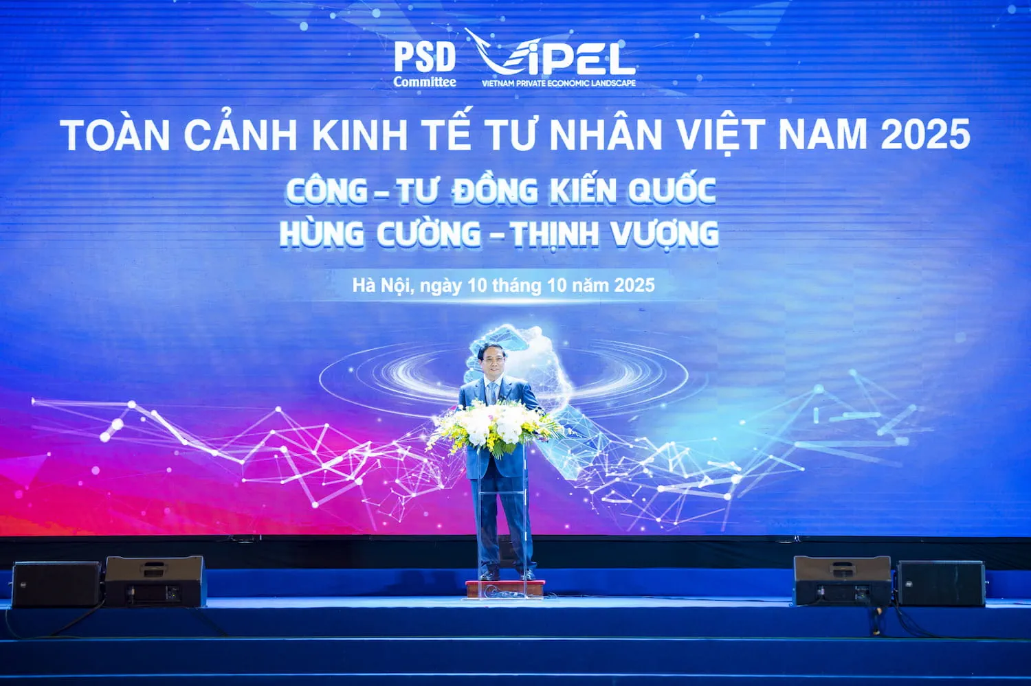 Statsminister Pham Minh Chinh deler sin historie ved det første programmet for privat økonomisk panoramamodell
