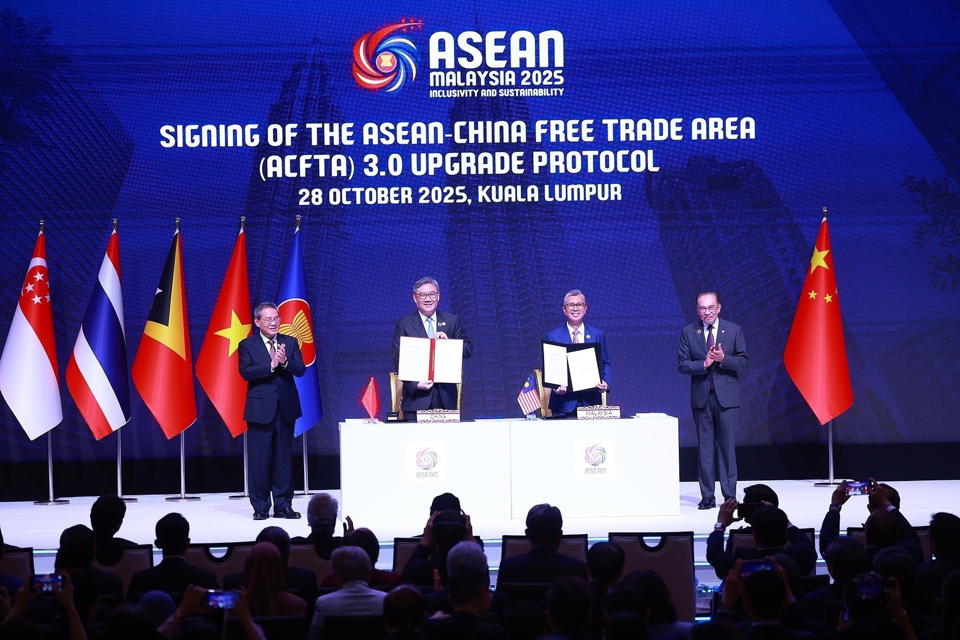 vna-potal-premiärminister-pham-minh-chinh-deltar-i-det-28:e-asean-kina-toppmötet-8368562.jpg
