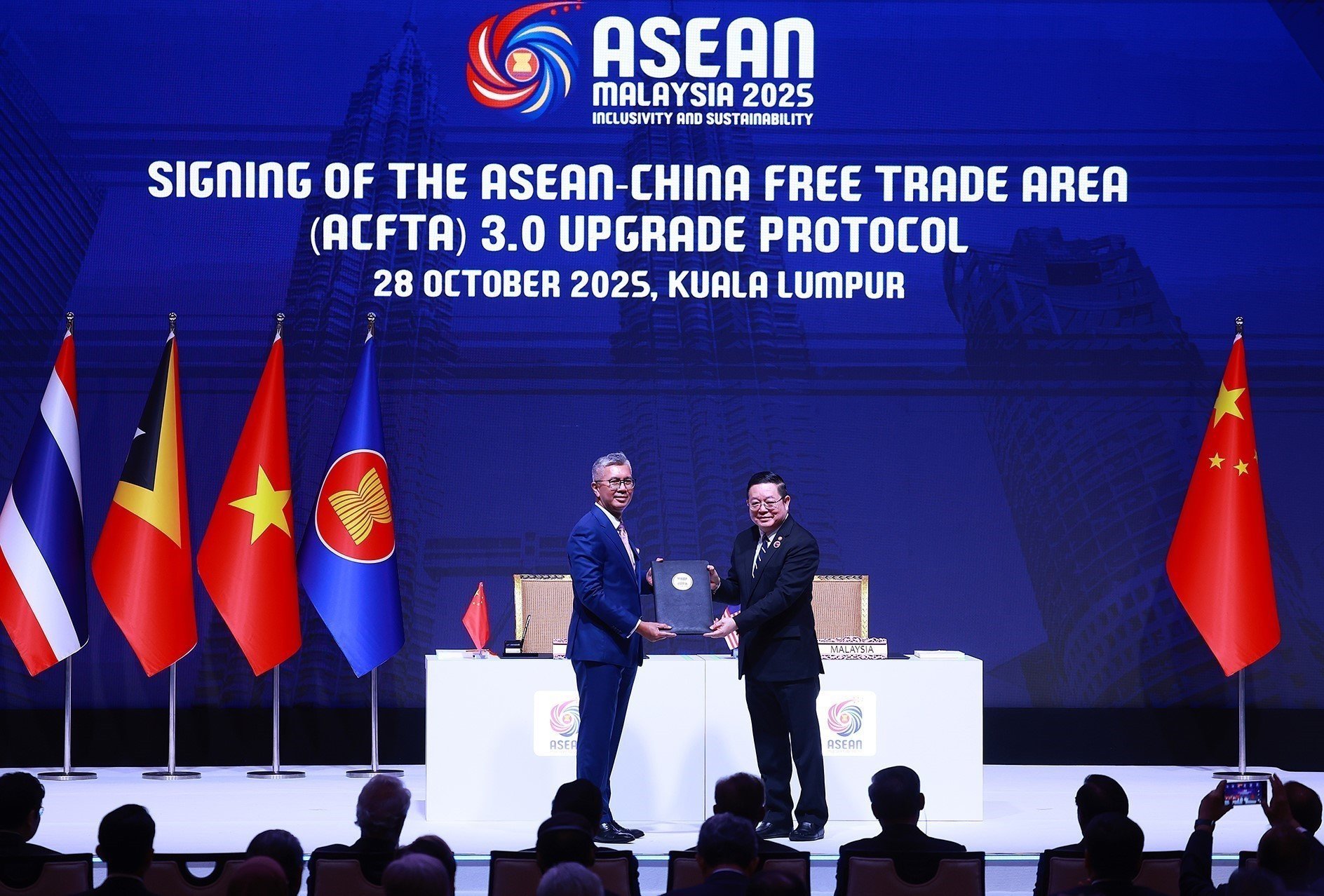 vna-potal-premiärminister-pham-minh-chinh-deltar-i-det-28:e-asean-kina-toppmötet-8368566.jpg