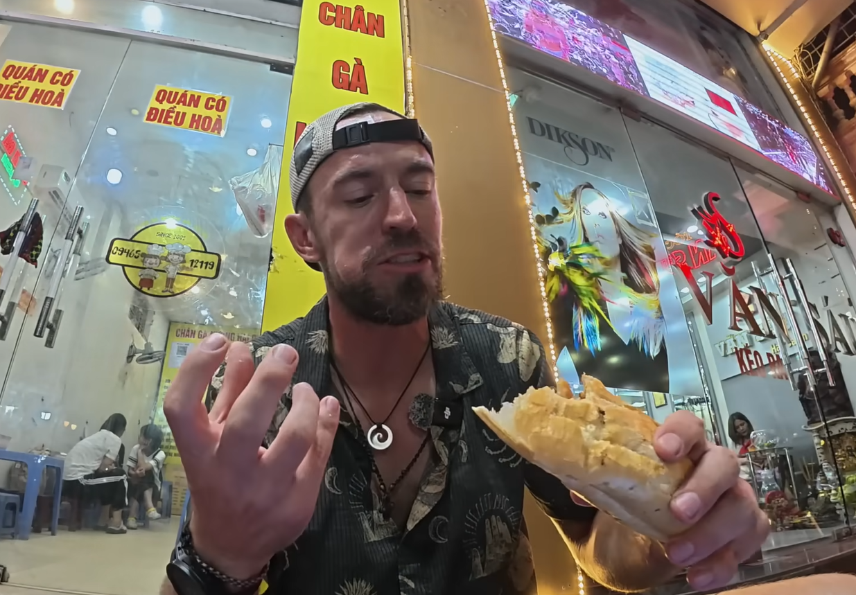 Algumas outras comidas de rua em Hai Phong que os turistas podem experimentar.
